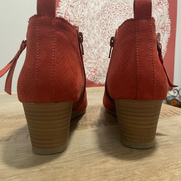 Bright red colored suede wedge booties by Dolce Vida size 8 - Picture 6 of 8
